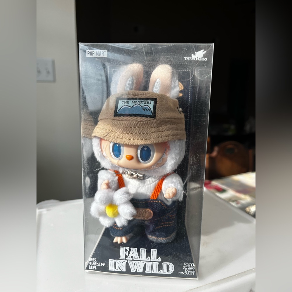 Fall in Wild vinyl plus doll